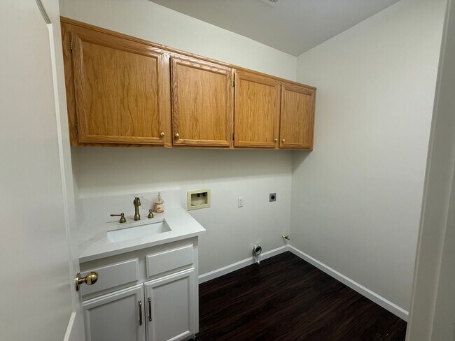 Building Photo - Spacious 4-Bedroom Corner Home MOVE IN SPECIAL