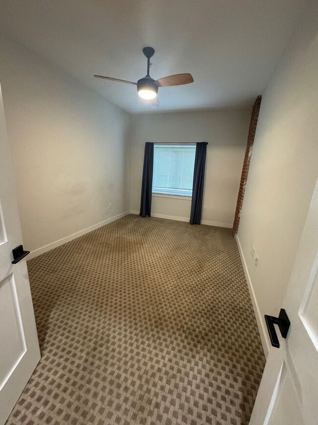 Building Photo - Studio Apartment (1 Bed/ 1 Bath)