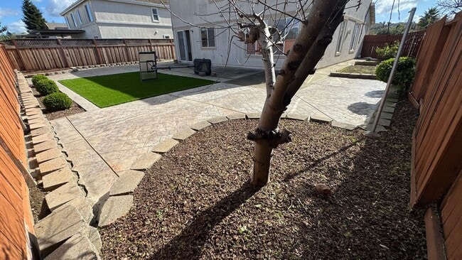 Building Photo - PENDING!