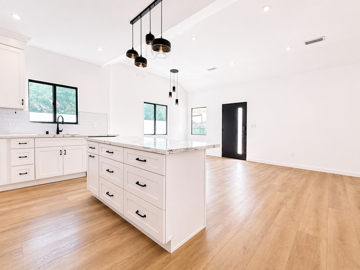 Building Photo - 818 N Genesee Ave