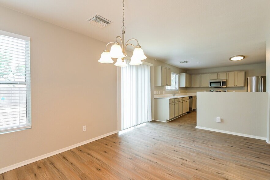 Building Photo - 504 Great White St