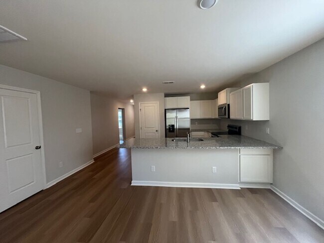 Building Photo - Cozy New-Build in Leland!