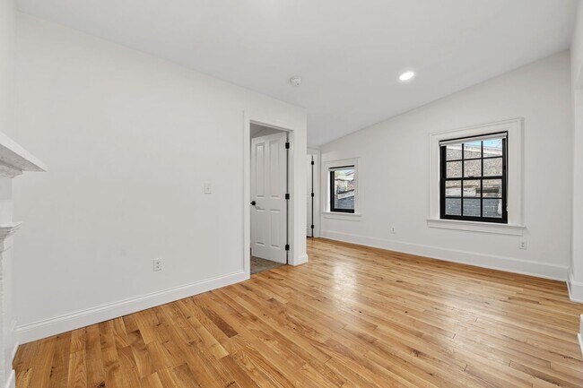 Building Photo - 1121 Dayton St