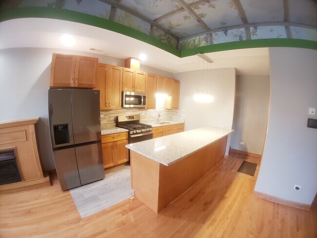 Building Photo - 3114 N Lincoln Ave
