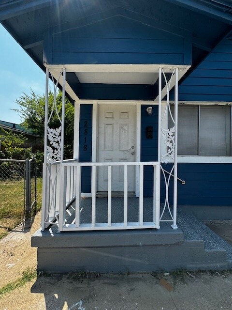 Front - 2818 S Grove St