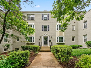 Building Photo - Sought-After fully remodeled Park Glen Condo Living in Arlington!
