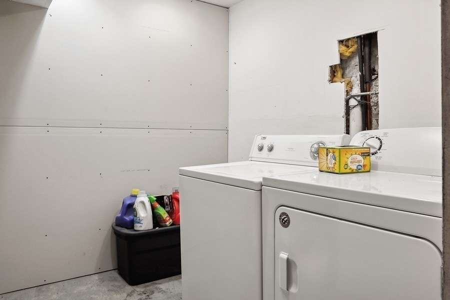 Laundry Facilties - 3550 W Diversey Ave