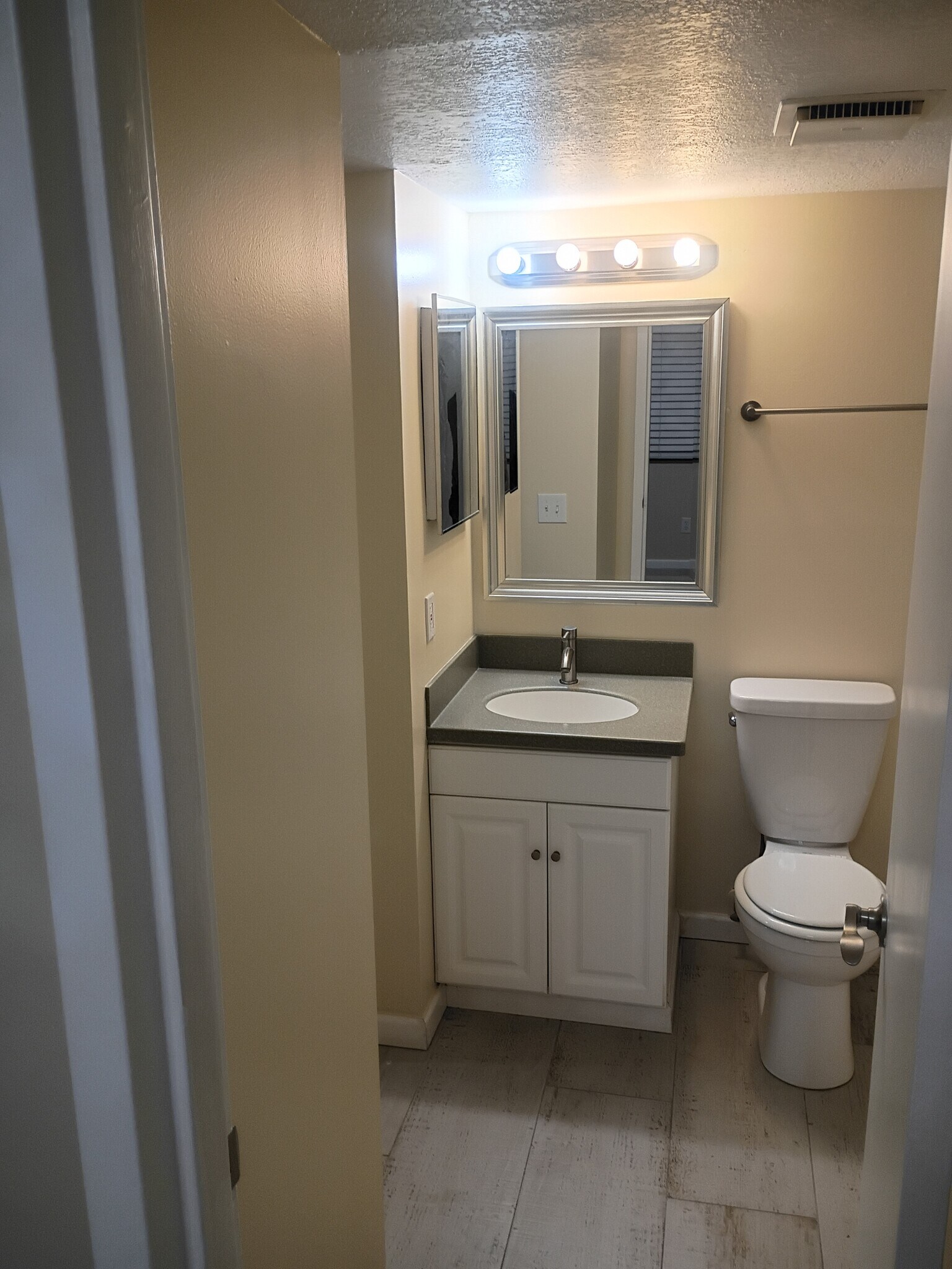 Building Photo - 601 1st St S