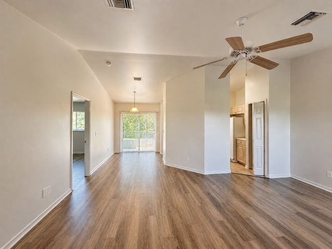 Building Photo - COZY 3 bed 2 bath lehigh