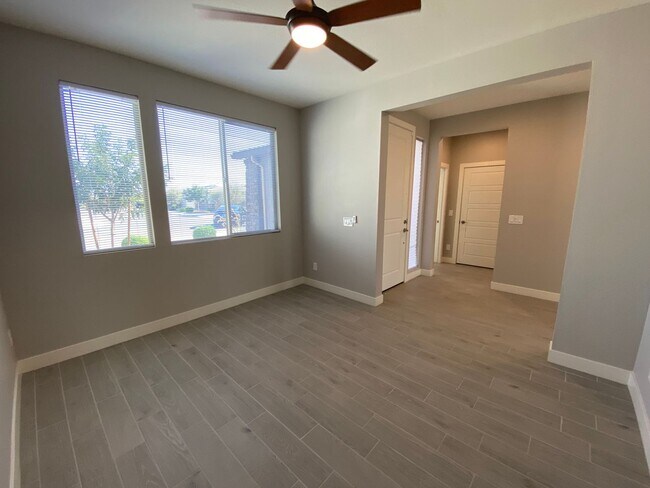 Building Photo - 1560 W Avenida Del Valle
