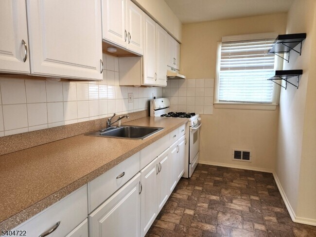 Building Photo - 19 Grove St