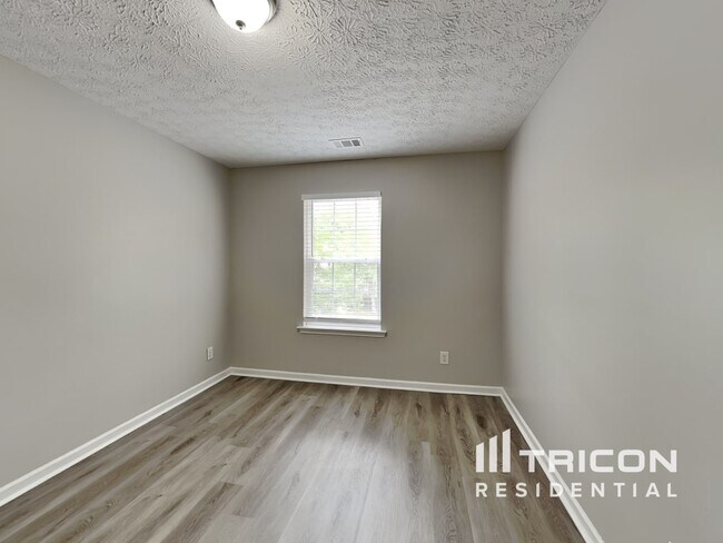 Building Photo - 221 Osmanthus Way
