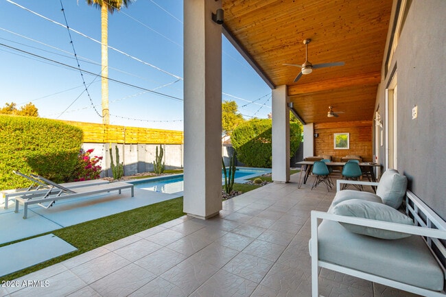 Building Photo - 8302 E Heatherbrae Ave