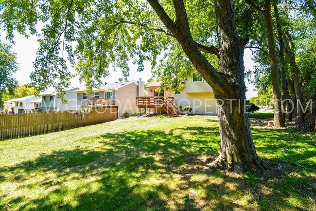 Building Photo - 3 Bedroom, 1.5 Bath Home in West Des Moines