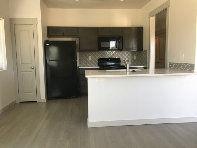 Building Photo - Sunbeam Townhomes