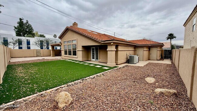 Building Photo - 8101 N 13th Pl