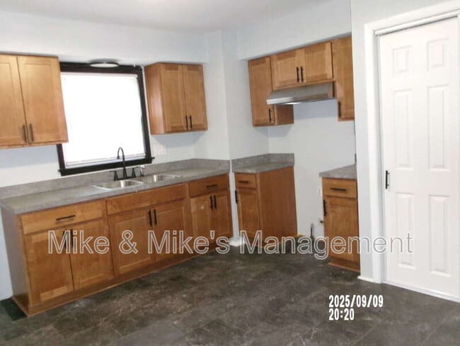 Building Photo - 6400 N 73rd St