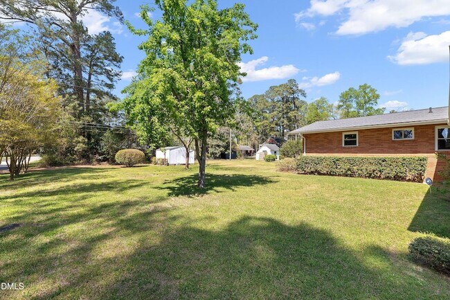 Building Photo - 1114 S 2nd St