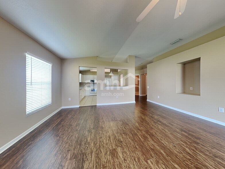 Building Photo - 1107 Summer Breeze Dr