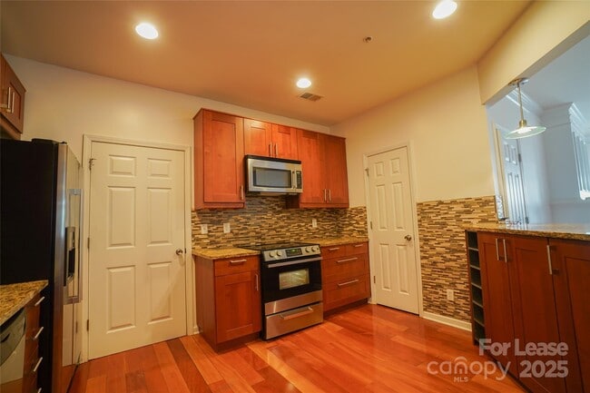 Building Photo - 14774 Via Sorrento Dr