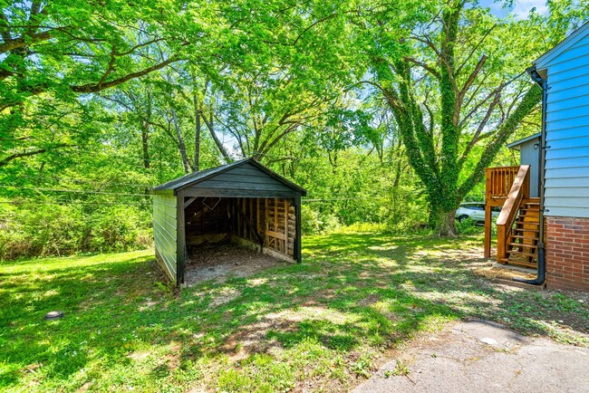 Building Photo - 2 Bedroom Home For Rent Near Madison Street!
