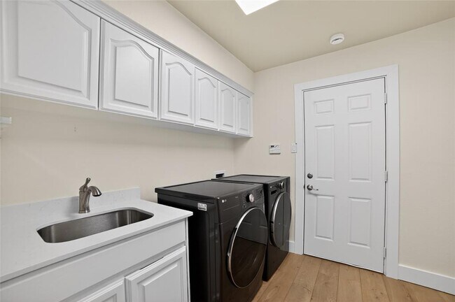 Building Photo - 108 Schooner Dr