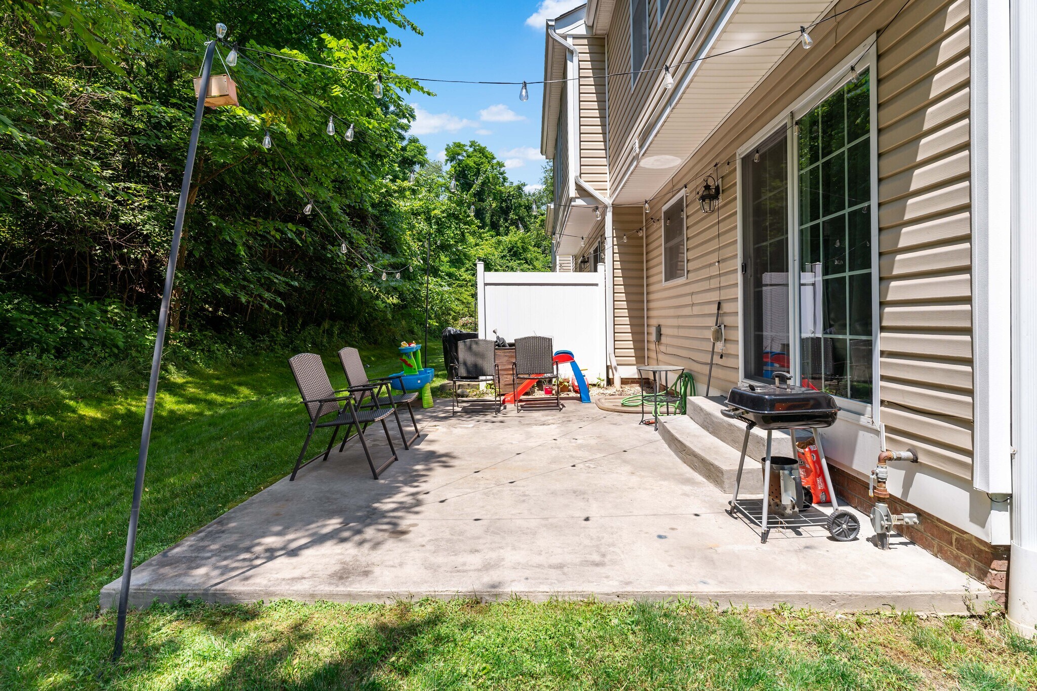 Building Photo - 249 Persimmon Ln