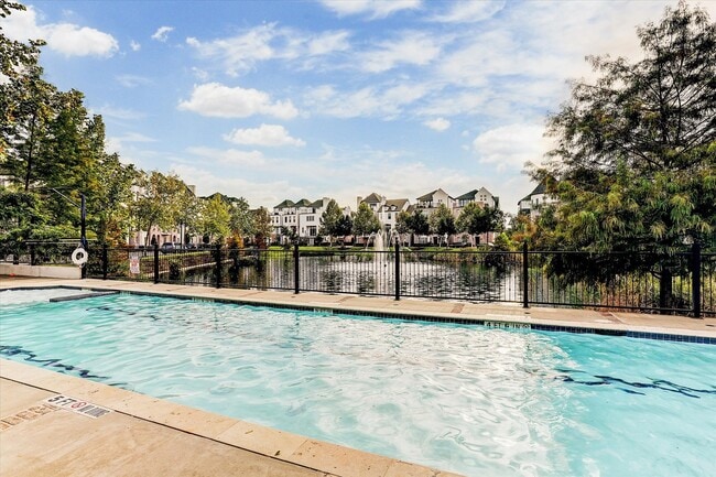Building Photo - 2016 Covent Garden Station