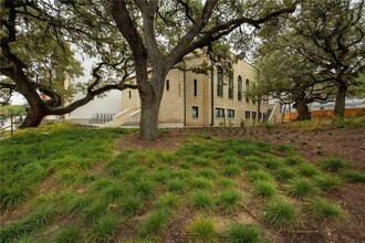 Building Photo - 211 W Johanna St