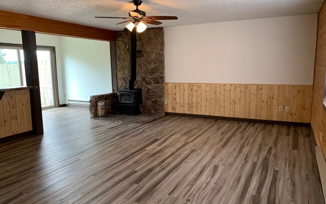 Building Photo - 577 E Golf Pl