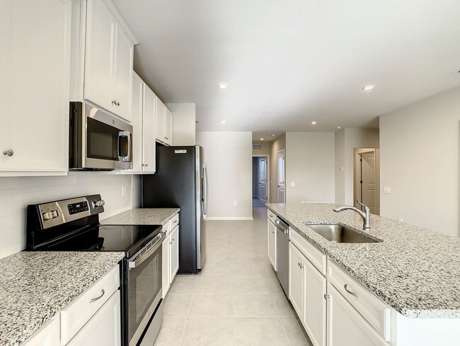 Building Photo - Villa Home in West Port - 3/2/2 close to s...