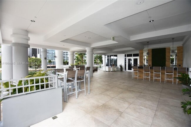 Building Photo - 801 Brickell Key Blvd