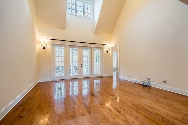 Building Photo - 246 Valley Meadow Dr