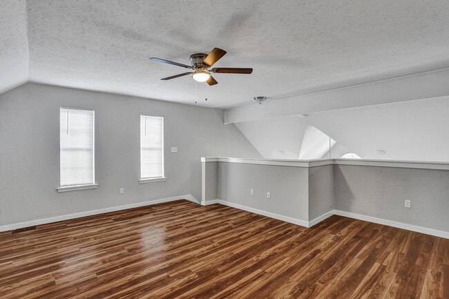 Building Photo - 324 N Grove Cir