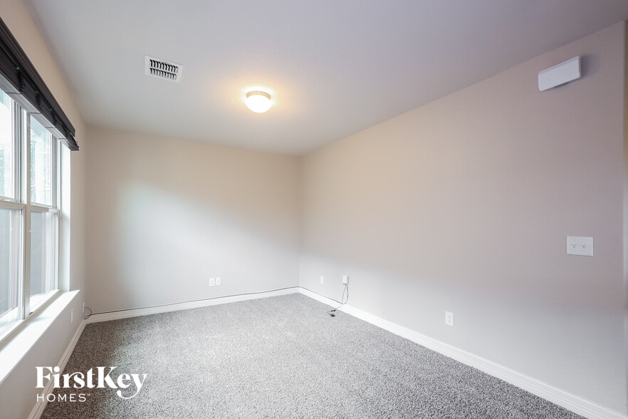 Building Photo - 9822 Rousseau Rd