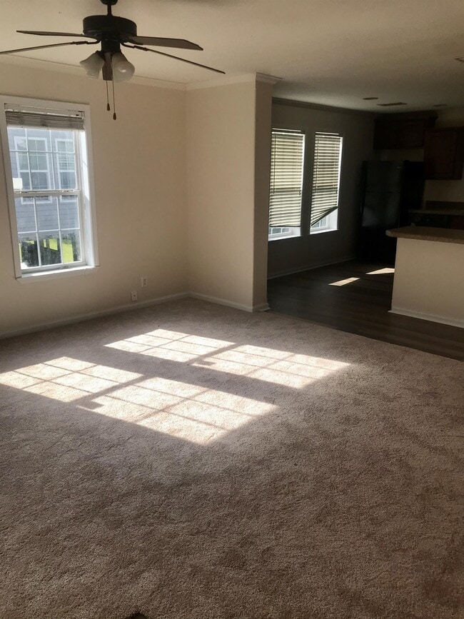 Building Photo - 6211 W Ridley St