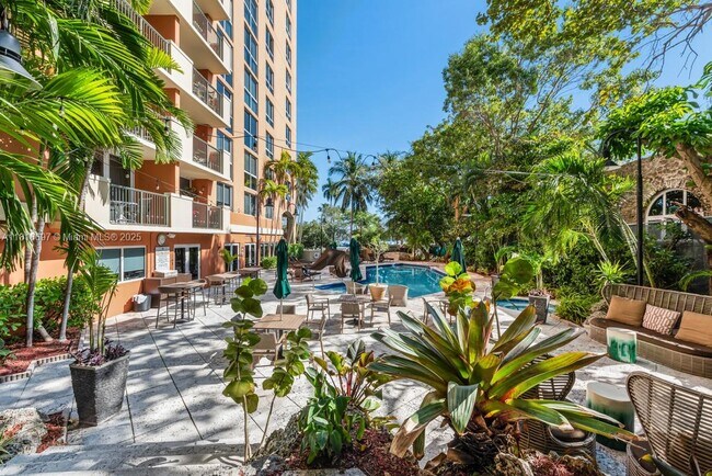 Building Photo - 2951 S Bayshore Dr