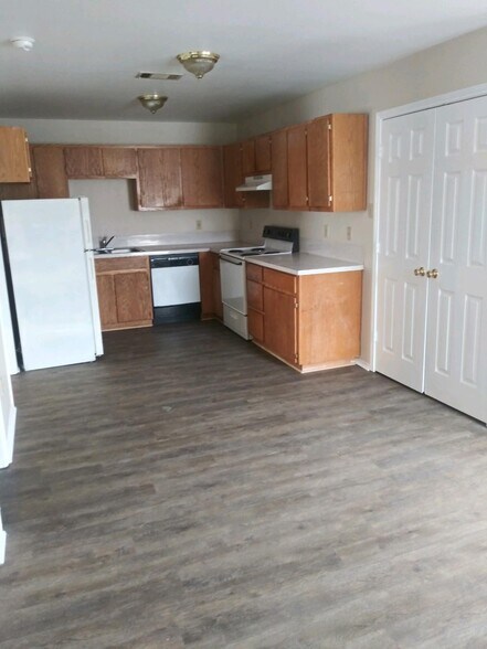 Building Photo - 1444 River Rd