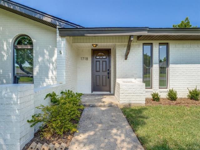 Building Photo - 1718 Crescent Dr