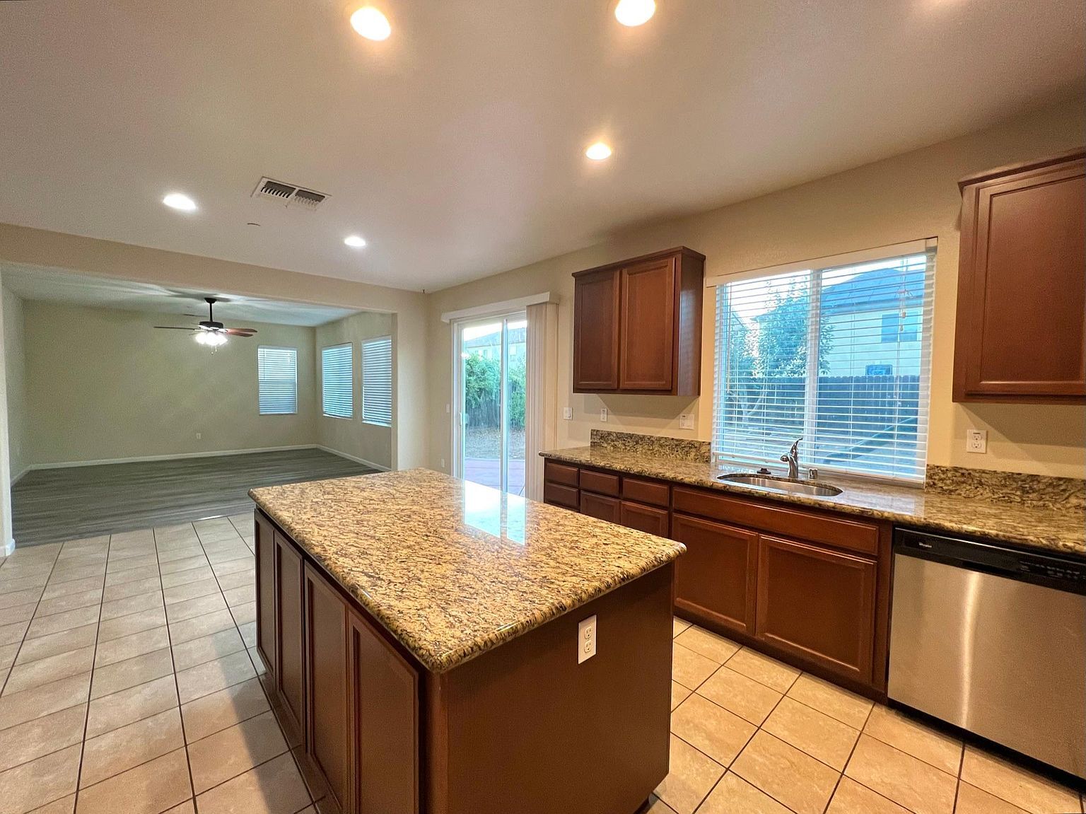 Building Photo - 1335 Hadley Dr