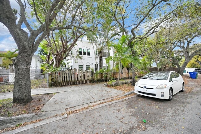 Building Photo - 528 NW 47th St