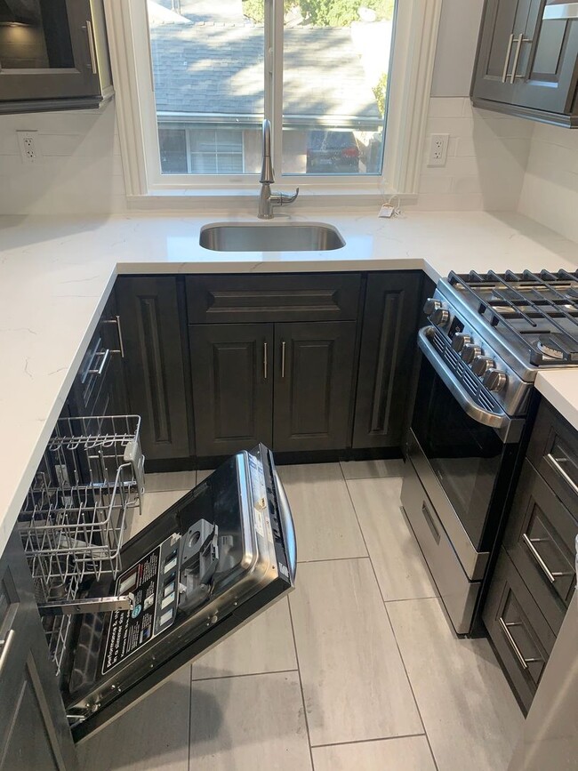 Building Photo - Fully Updated Spacious Studio Above Garages in Pasadena!