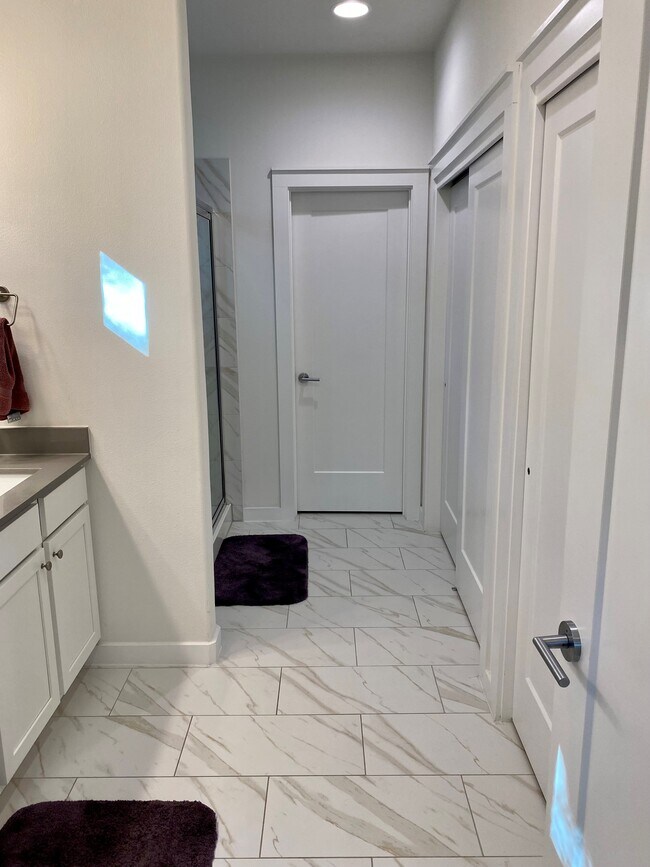 Building Photo - 6800 Menchaca Rd