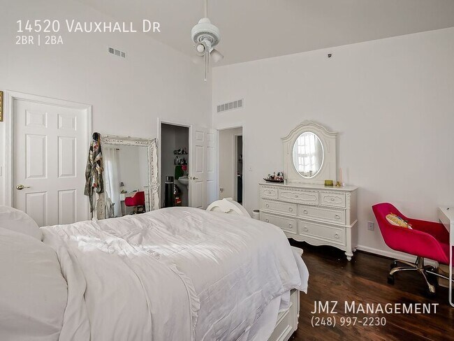 Building Photo - 14520 Vauxhall Dr