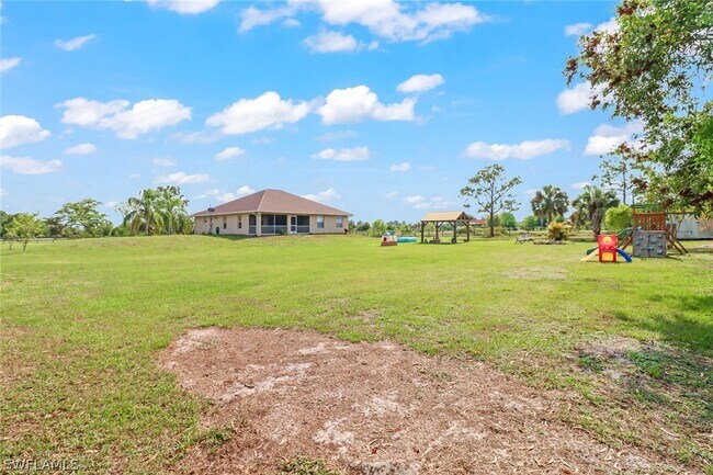 Building Photo - 2330 45th Ave NE