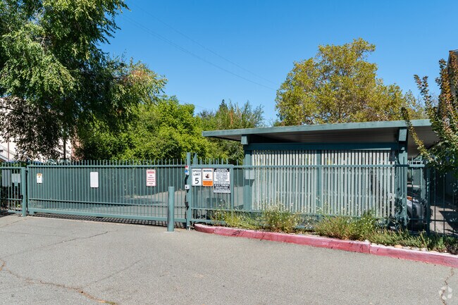 Building Photo - 1036 Oak Grove Rd