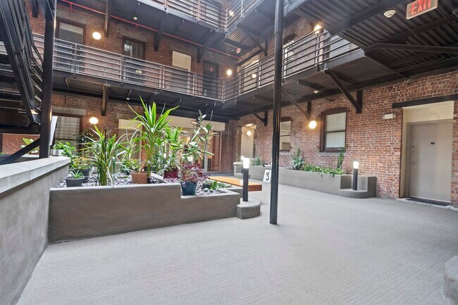 Building Photo - 187 Wayne St