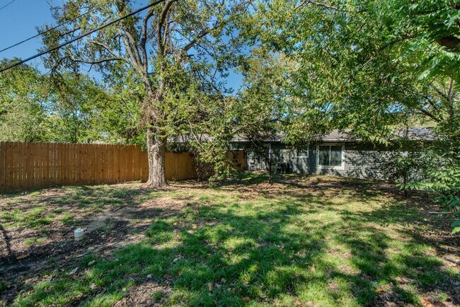 Building Photo - 125 Vandenburg Dr