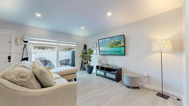 Building Photo - 6840 SW 45th Ln