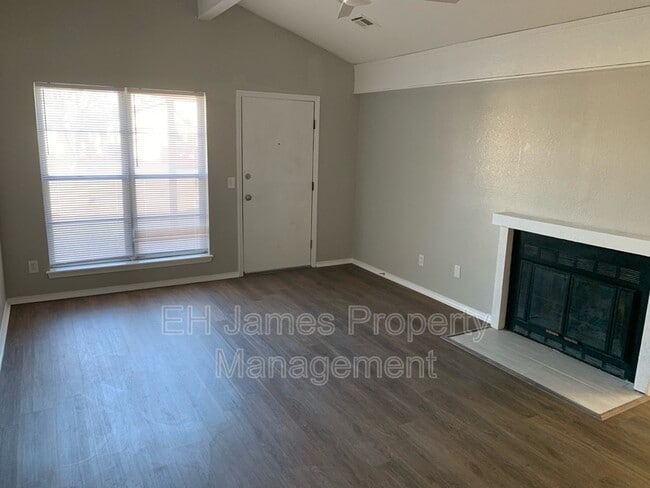 Building Photo - 11032 E 14th Ct